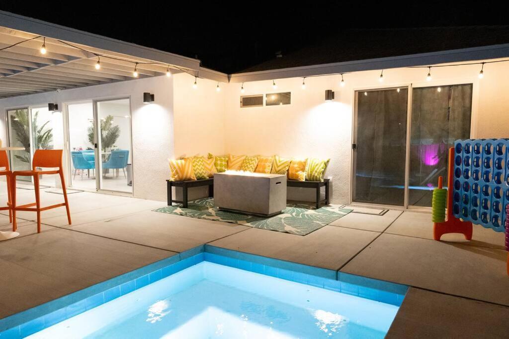 Villa Casa Palmina An Mcm Oasis à Palm Springs Extérieur photo